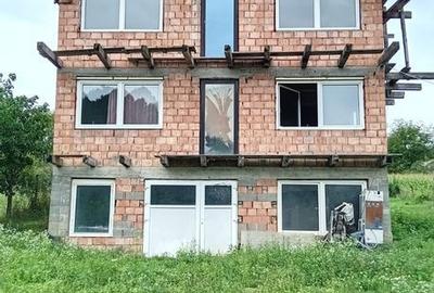 Casă cu 7 camere cu Teren 1398 Mp în Unirii