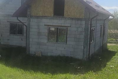 Casă cu Teren 611 Mp în Aninoasa - 3