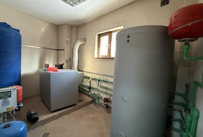 Casă individuală cu 7 camere cu Canalizare în Eroii Revoluției - 24