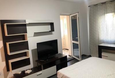 1 MAI - Banu Manta  foarte aproape de Metrou Victoriei - 1