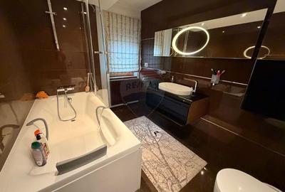 Casă cu 9 camere cu Teren 721 Mp în Crevedia - 18