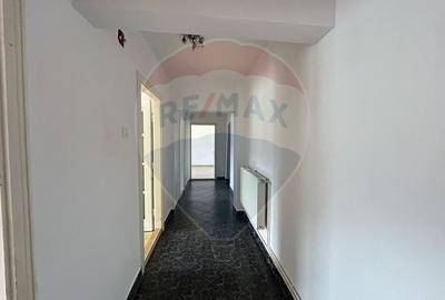 Apartament cu 3 camere în Central - 13