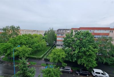 Apartament de 4 camere , zona Tractorul - 13