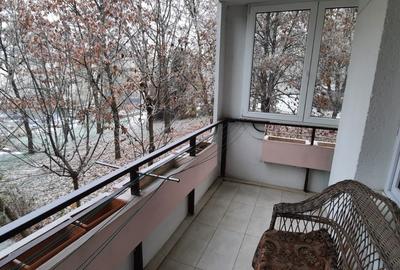 Apartament cu 4 camere decomandat, mobilat în 7 Noiembrie - 9