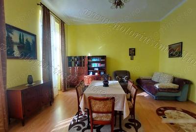 Casă cu 4 camere cu Teren 763 Mp în Central - 1