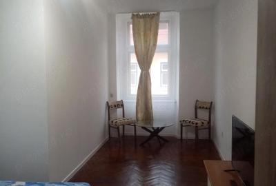 Apartament cu 3 camere decomandat în Central - 2