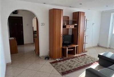 Apartament cu 4 camere decomandat în Central - 1