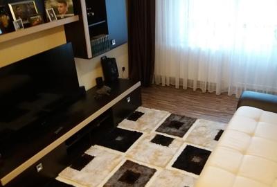 Apartament cu 3 camere decomandat în Micro 17