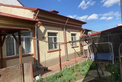 Casa de vanzare, Zona Centrala, Calea Domneasca, Targovi?te - 1