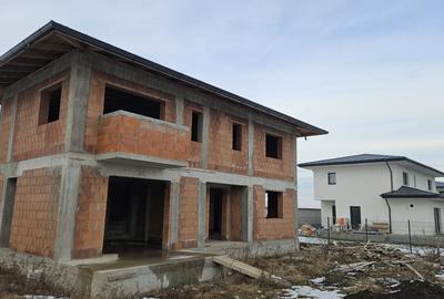 Casă cu 4 camere în Cristian - 2