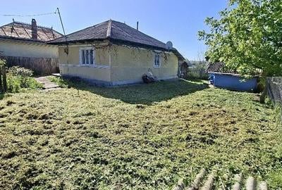 Casă cu Teren 700 Mp în Icușești - 1