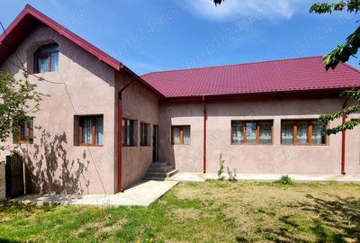 Casă cu 6 camere cu Teren 3100 Mp în Central - 3