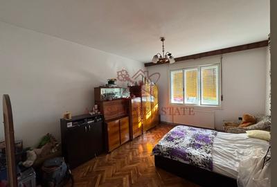 Investiție cu potențial: 2 apartamente + mansardă – Comison 0 - 8