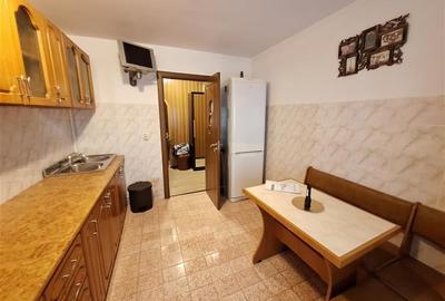 Apartament cu 3 camere decomandat în Mioriței