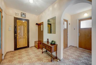 Apartament 3 camere decomandat Titan, Pta. 1 Decembrie - 12