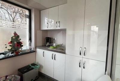 Spațiu comercial, de 79 mp, în Central - 2