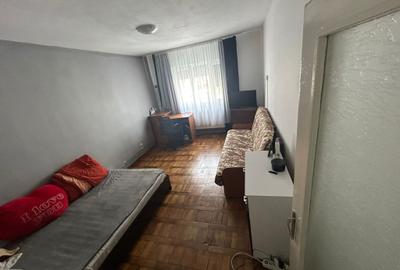 Apartament cu 2 camere decomandat în Tractorul - 5
