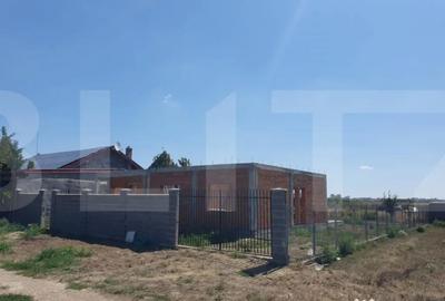 Casă cu 4 camere cu Teren 508 Mp în Torontalului