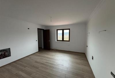 Vila deosebita Parter + Mansarda de vanzare in Odobesti - 27