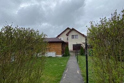 Casă cu Teren 1400 Mp în Central - 1