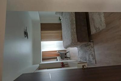 Vand apartament 4 camere ultracentral etaj 2 . 92mp decomandat - 1