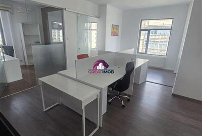 Penthouse cu 4 camere decomandat, mobilat în Central - 2