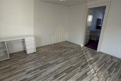 Apartament spatios cu 3 camere - 3