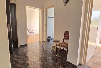 Apartament cu 4 camere semidecomandat în Aleea Trandafirilor - 14