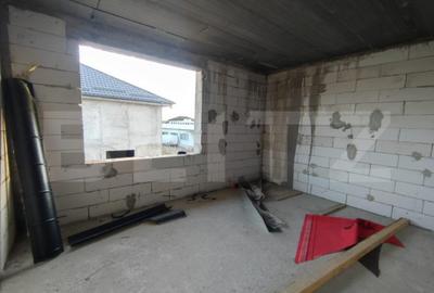 Casă cu 4 camere cu Teren 423 Mp în Podari - 12