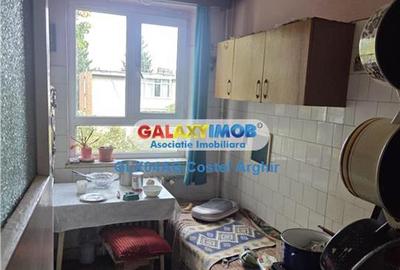 Apartament cu 2 camere semidecomandat în Craiovei