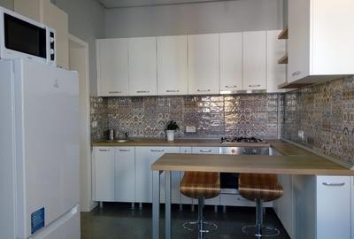 Apartament cu 2 camere semidecomandat, mobilat în Ultracentral