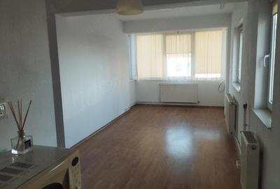 Spațiu comercial, de 40 mp, în Central - 4