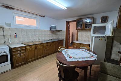 Casă individuală cu 6 camere cu Canalizare în Central - 9