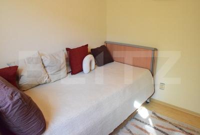 Apartament cu 3 camere, 69 mp, semidecomandat, la etaj intermediar, zona Astra - 12