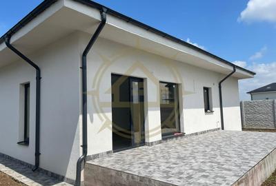 Casă cu 4 camere cu Canalizare în Central - 2