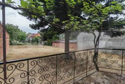 Casă cu 3 camere cu Teren 827 Mp în Central - 1