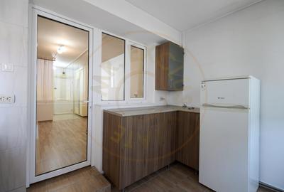 Garsonieră decomandată, mobilată în Prundu - 5