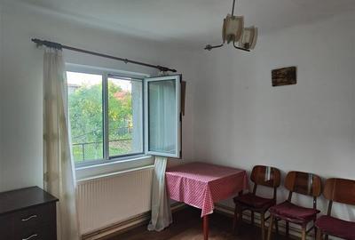 Casa decomandata, situata central in Boldesti Scaeni, in zona curata si linistit - 2