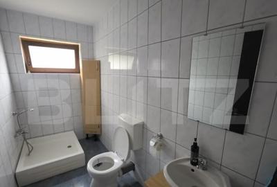 Casa de vanzare, 6 camere, 340 mp, cu 22 arii de teren, zona - 4