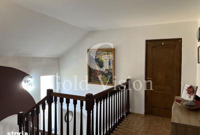 Casă cu 7 camere cu Teren 2000 Mp în Central - 2
