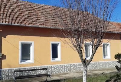 Casă cu 4 camere în Cermei