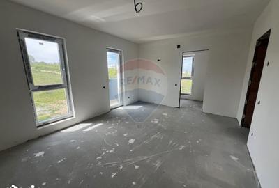 Casă cu 4 camere cu Teren 300 Mp în Central - 12