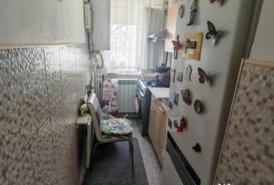 Apartament cu 2 camere semidecomandat în Km 4 - 11