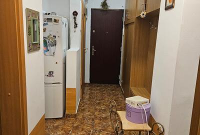 Apartament 2 camere mobilat si utilat cu centrala proprie de apartament etaj 3/5 - 5