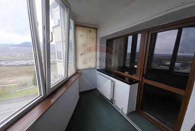 Apartament cu 2 camere de vanzare in zona 1 Mai - 4