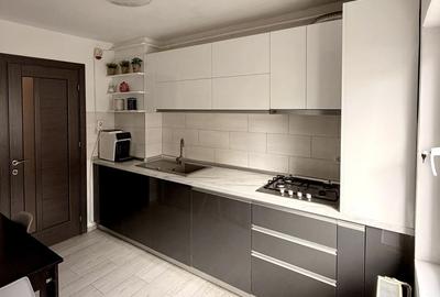 Apartament cu 3 camere decomandat în Kiriac - 2
