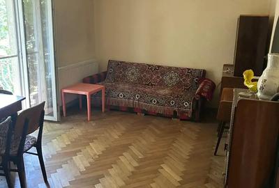 Vand apartament 2 camere, decomandat, zona Garii