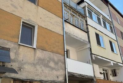 Apartament cu 2 camere nedecomandat în Câmpeni - 1