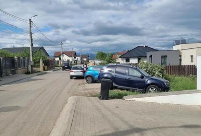 Teren de 1000 mp, în Zăvoi - 1