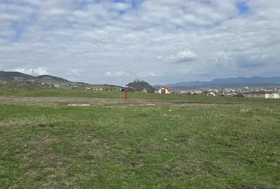 Teren de 703 mp, în Central - 1